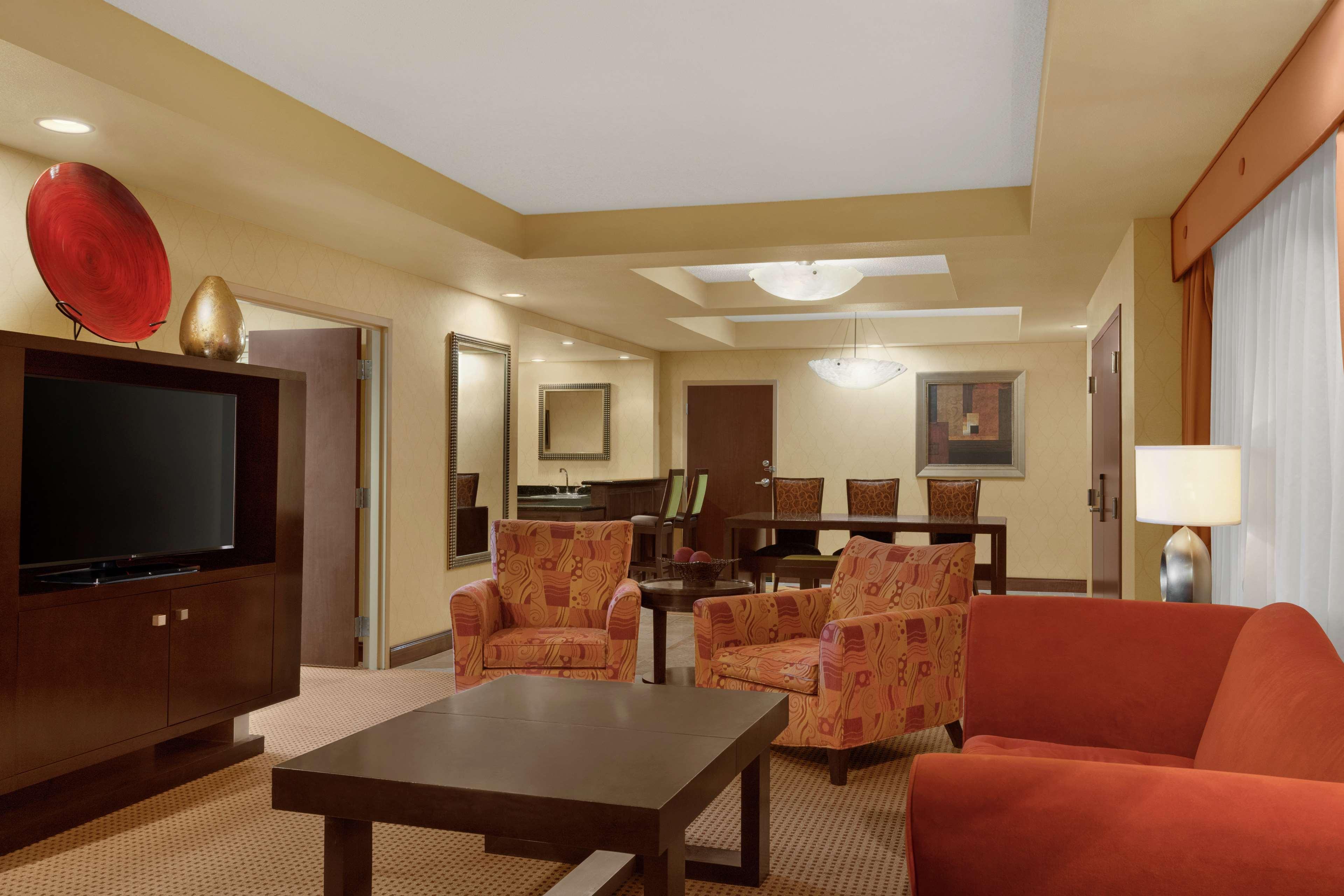 เอมบาสซี สวีท บาย ฮิลตัน ฮันต์สวิลล์ โฮเต็ล แอนด์ สปา Hotel ภายนอก รูปภาพ