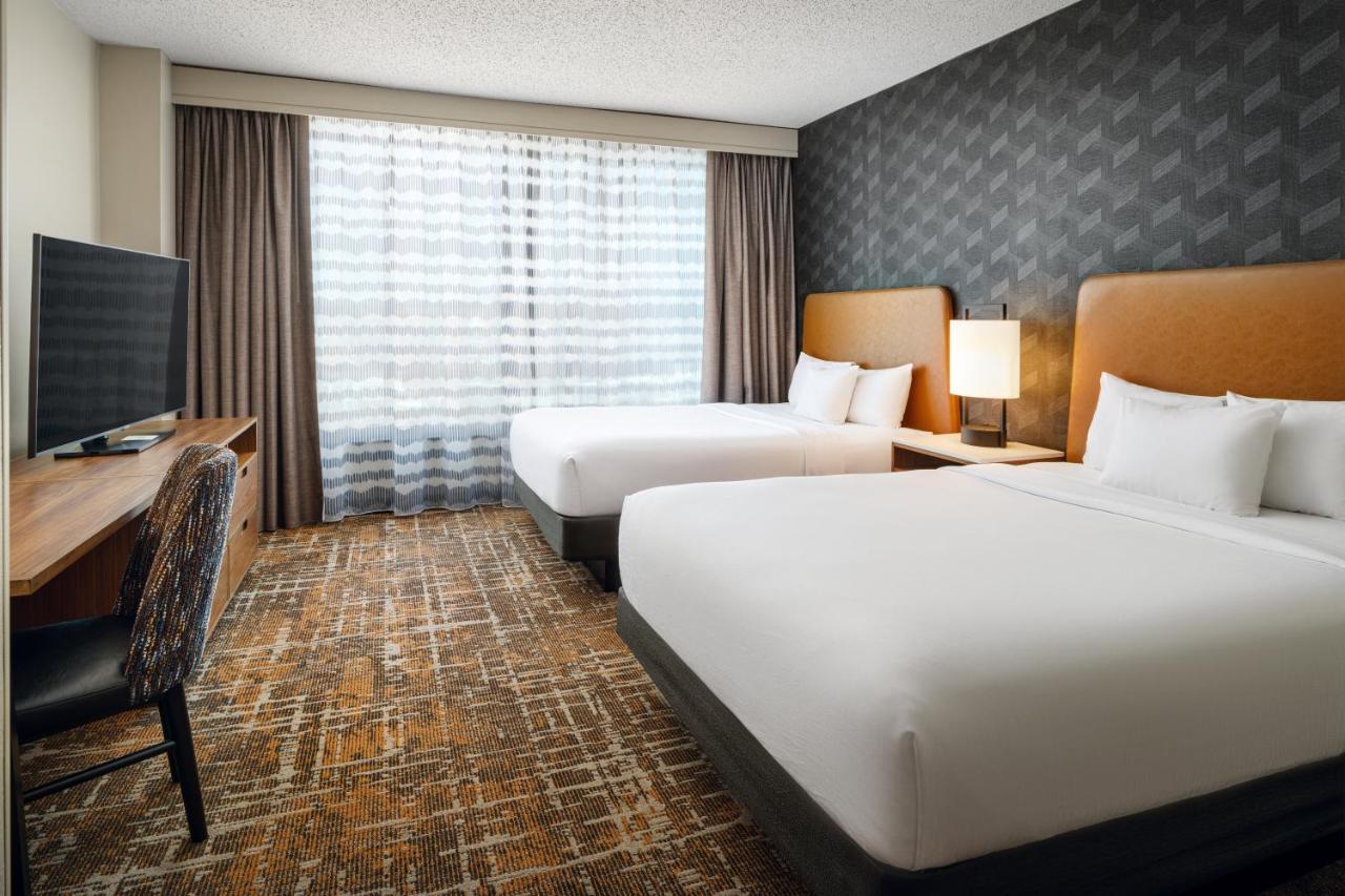 เอมบาสซี สวีท บาย ฮิลตัน ฮันต์สวิลล์ โฮเต็ล แอนด์ สปา Hotel ภายนอก รูปภาพ