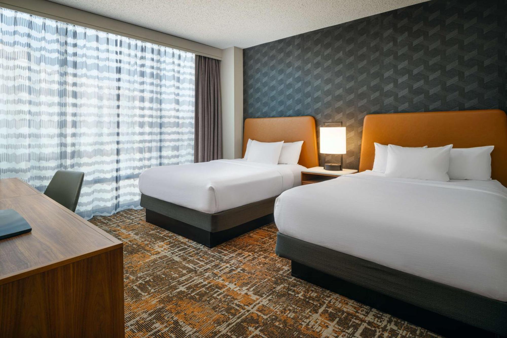 เอมบาสซี สวีท บาย ฮิลตัน ฮันต์สวิลล์ โฮเต็ล แอนด์ สปา Hotel ภายนอก รูปภาพ